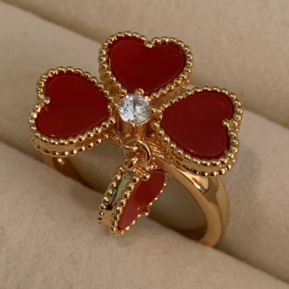 18 K gold Red hearts mother of pearl lucky clover Ring  size 8